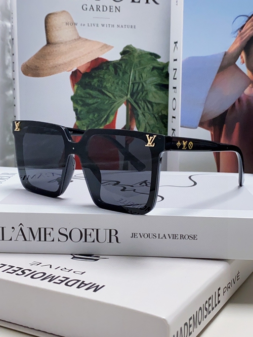 ルイヴィトンサングラス正面デザイン